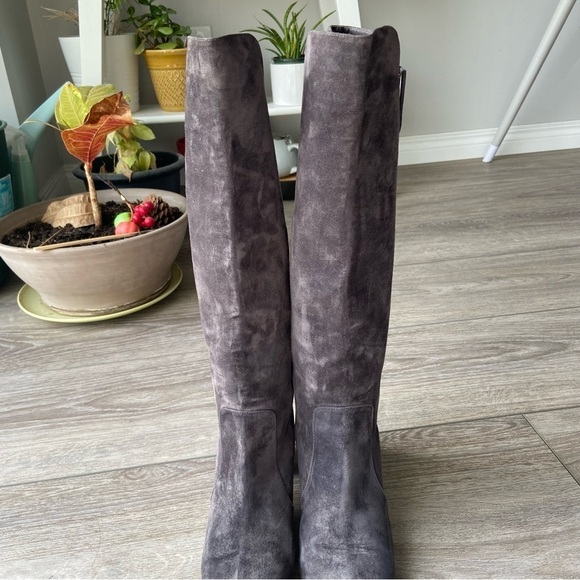 ROGER VIVIER Polly Suede Buckle Knee  Boot In Grey - Picture 3 of 15